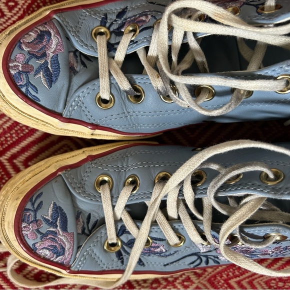 Converse Blue Floral High-Top Sneakers Size 8.5 - Picture 2 of 10